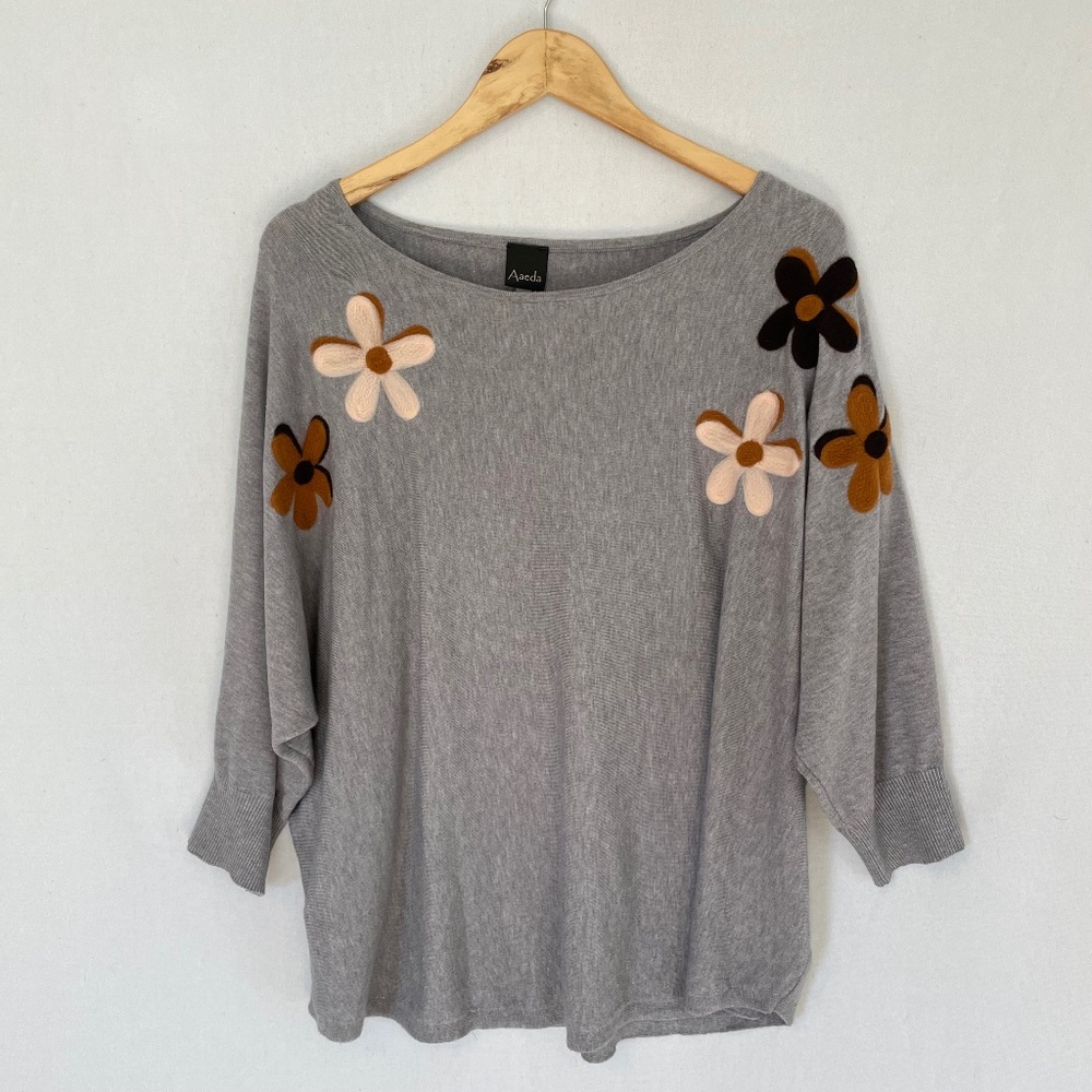 AAEDA Women’s Size 3X Embroidered Flowers Gray Boatneck 3/4 Sleeve Sweater